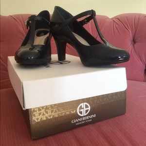 MaryJane Pumps in Navy